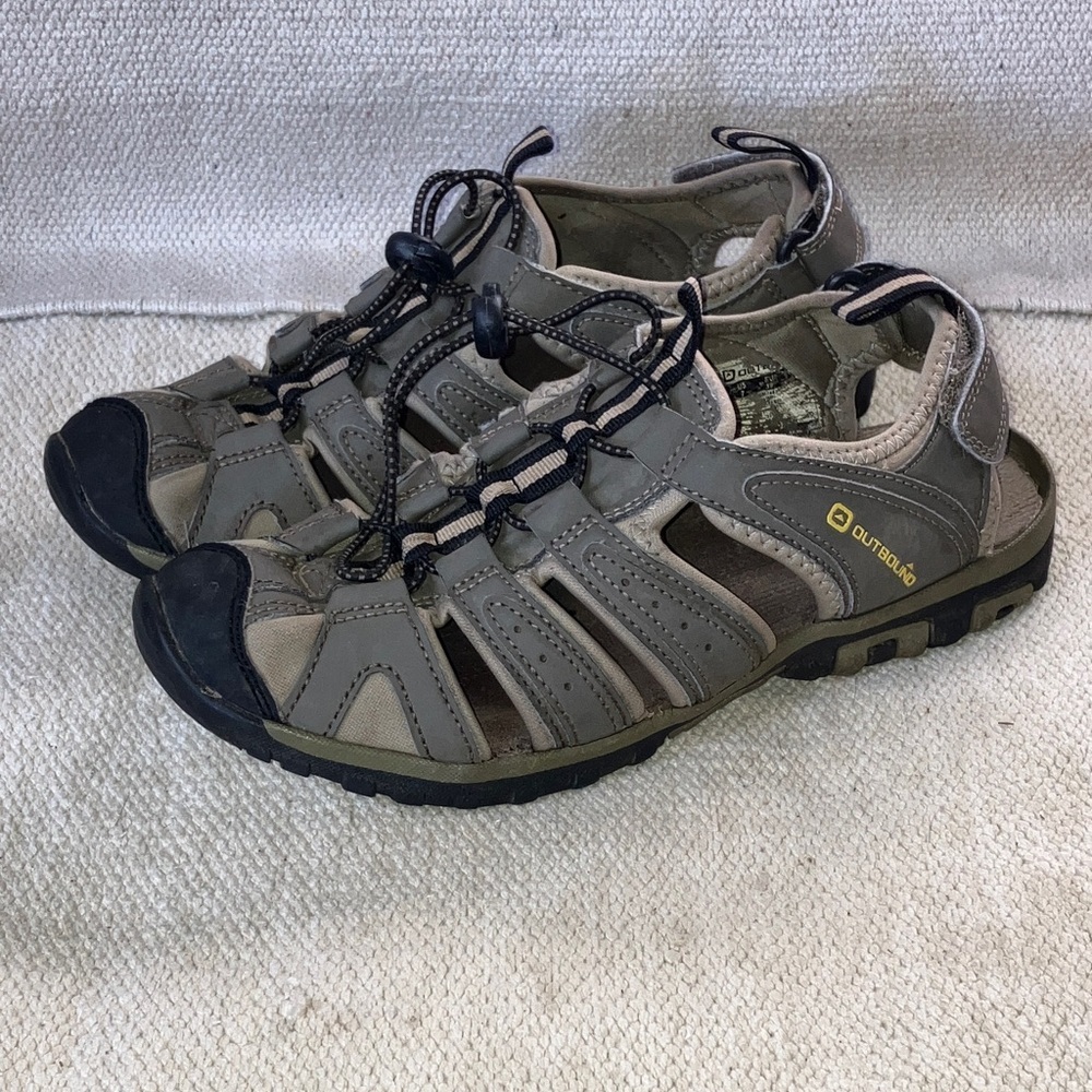 Outbound Men's size 7 Sandals - Black and Gray